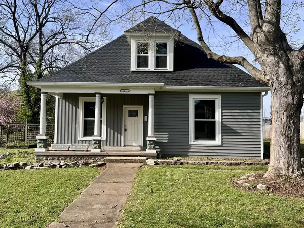 Franklin, KY 42134,521 E Cedar St