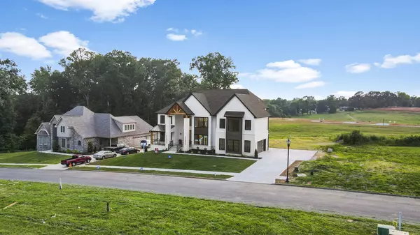 Clarksville, TN 37043,827 Shady Bluff Trl