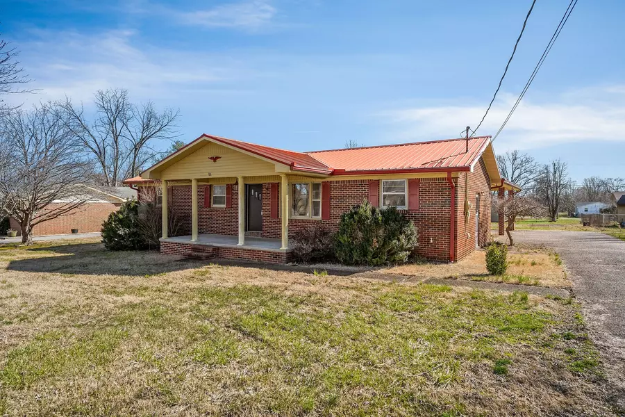 814 Luttrell Ave, Smithville, TN 37166