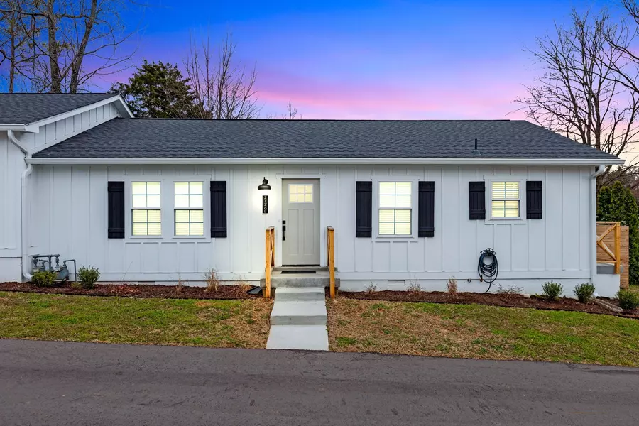 2128E F Sharondale Drive, Nashville, TN 37215