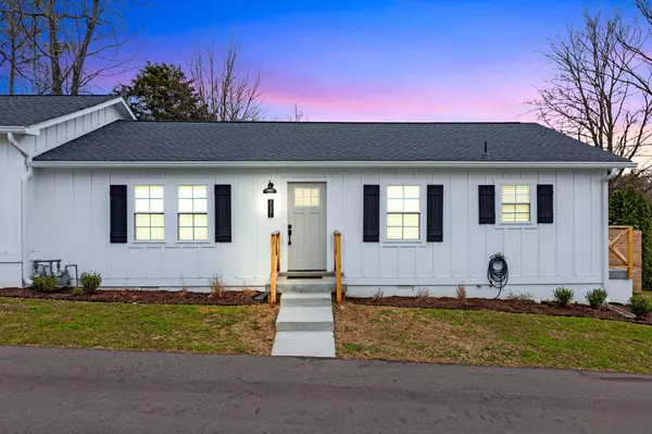 2128E F Sharondale Drive, Nashville, TN 37215