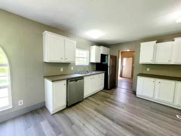 Charlotte, TN 37036,995 Coaling Rd