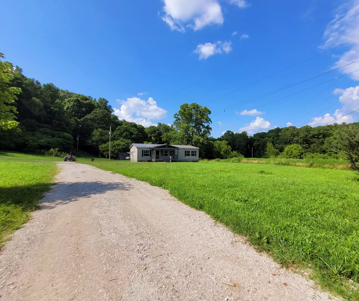 Charlotte, TN 37036,995 Coaling Rd