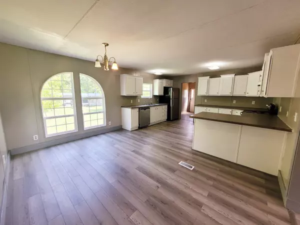 Charlotte, TN 37036,995 Coaling Rd