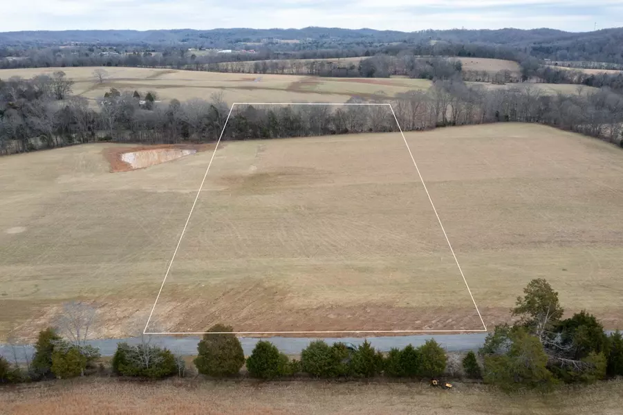 535 Turkey Trot PVT Ln, Cottontown, TN 37048