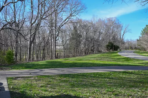 Adams, TN 37010,4310 Memory Ln