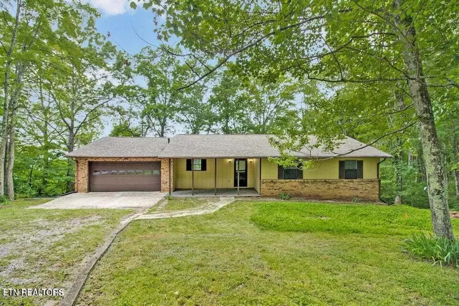 560 Yellow Cliff Estates Rd, Jamestown, TN 38556