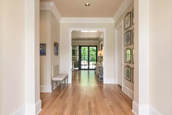 Nashville, TN 37215,5899 Willshire Dr
