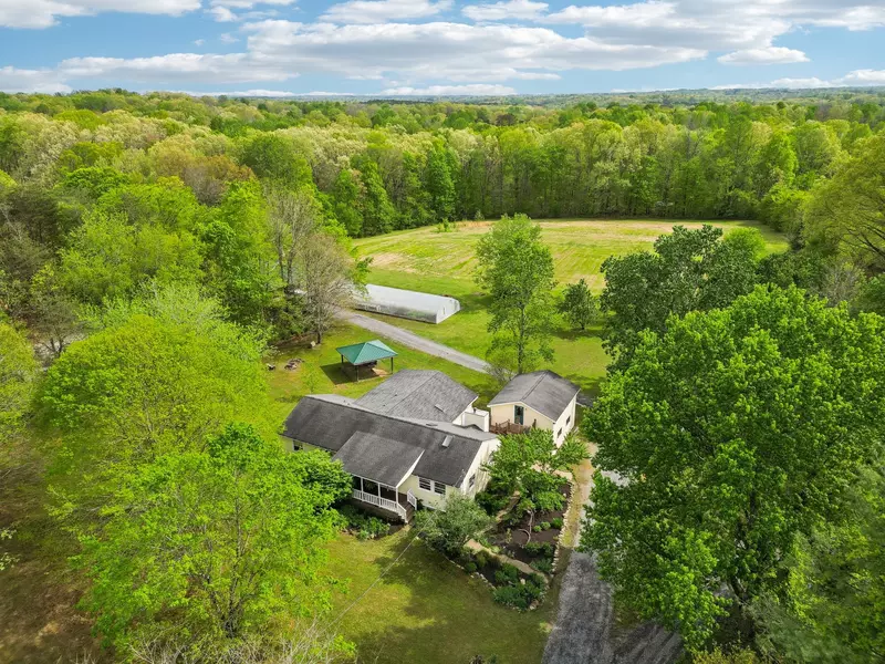 566 Dug Hill Rd, Bon Aqua, TN 37025