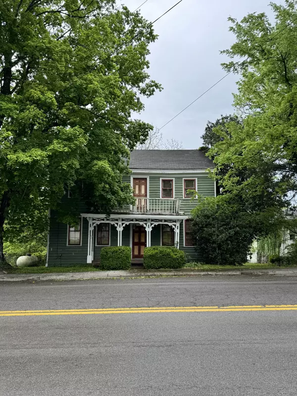 102 N Main St, Cornersville, TN 37047