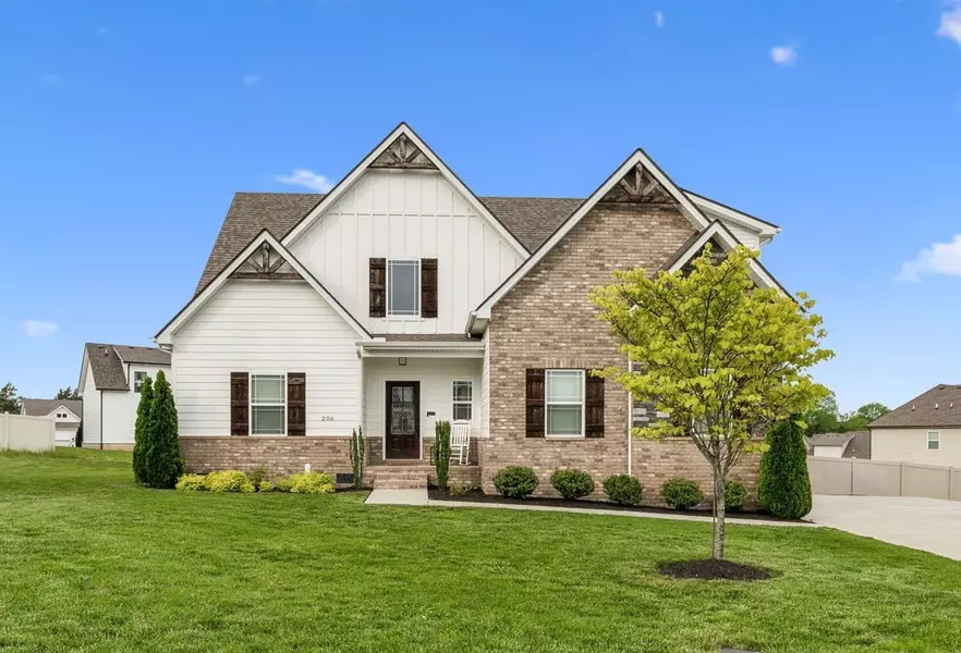 206 Finch Dr, La Vergne, TN 37086