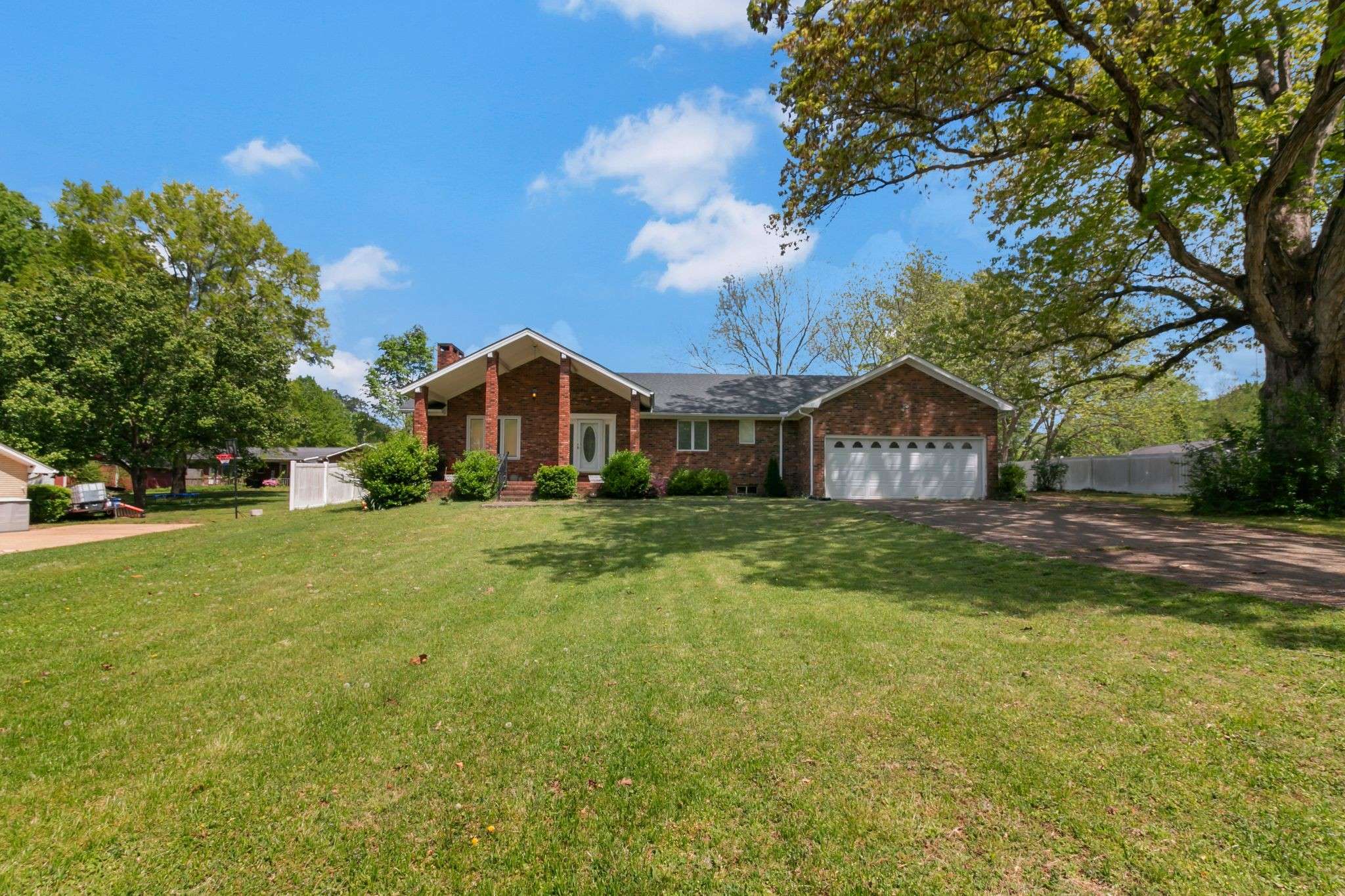Paris, TN 38242,1728 Lone Oak Rd