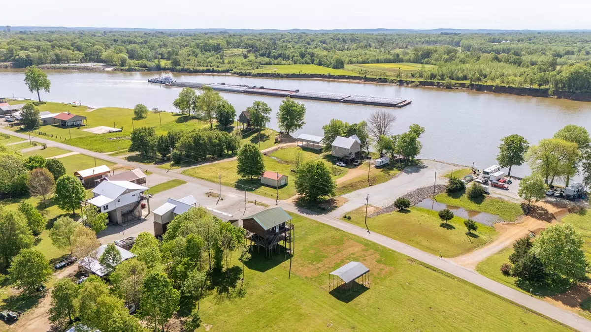 Crump, TN 38327,2705 Catfish Ln