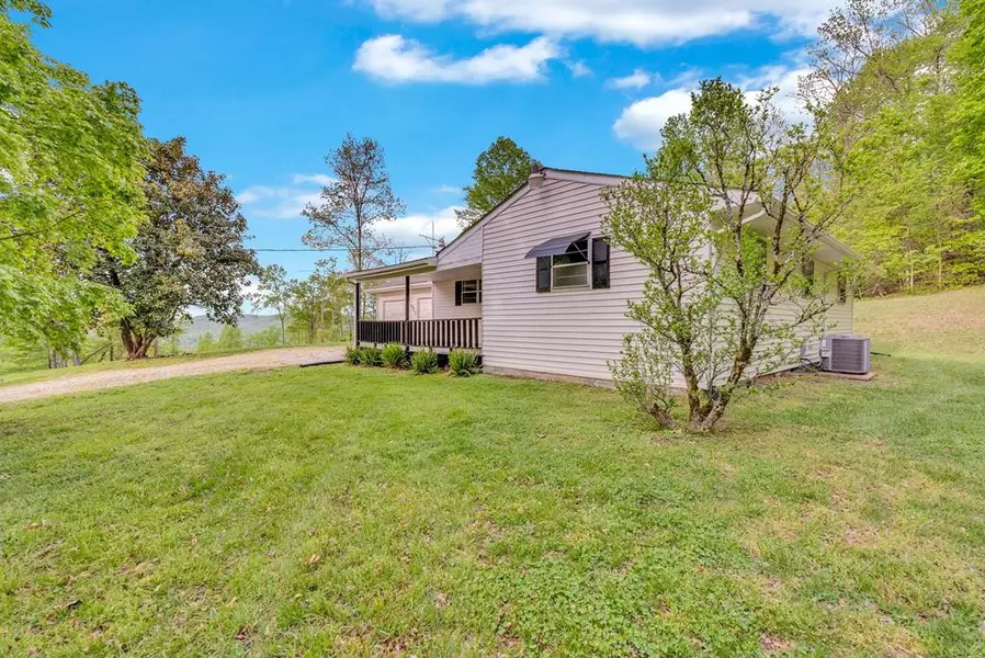 8150 Round Cove Rd, Sparta, TN 38583