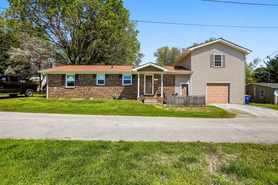 112 Burr Alley, Adairville, KY 42202