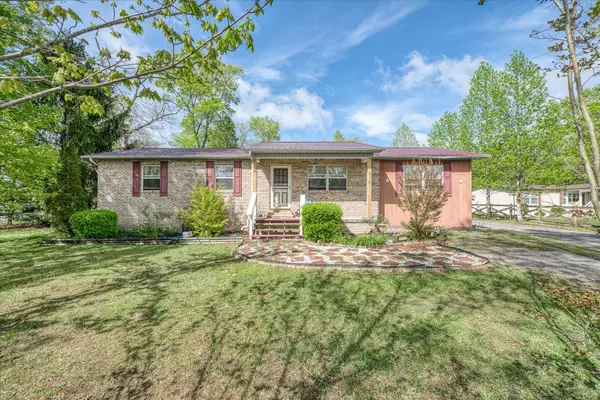 310 Woodlands Cir, Crossville, TN 38571