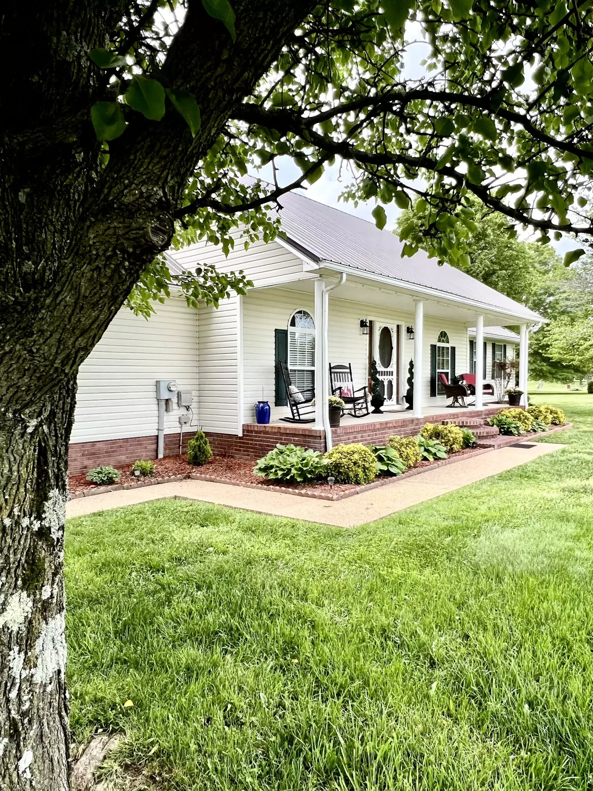 Summertown, TN 38483,108 Monument Cir