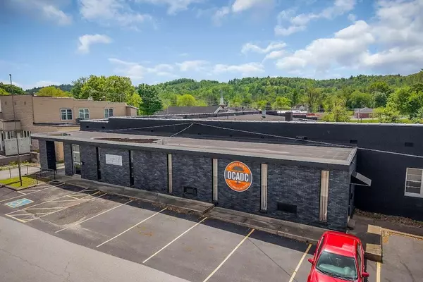 317 E University St, Livingston, TN 38570