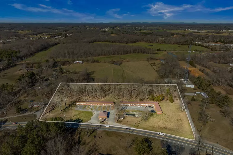 1957 W Broad St, Cookeville, TN 38501