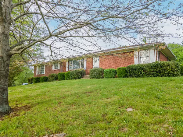 1260 E College St, Pulaski, TN 38478