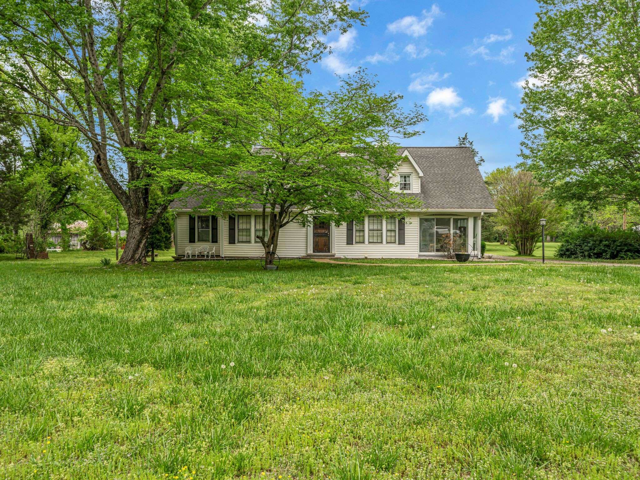 Waverly, TN 37185,609 W Main St