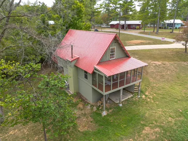 4428 Deer Creek Rd, Linden, TN 37096