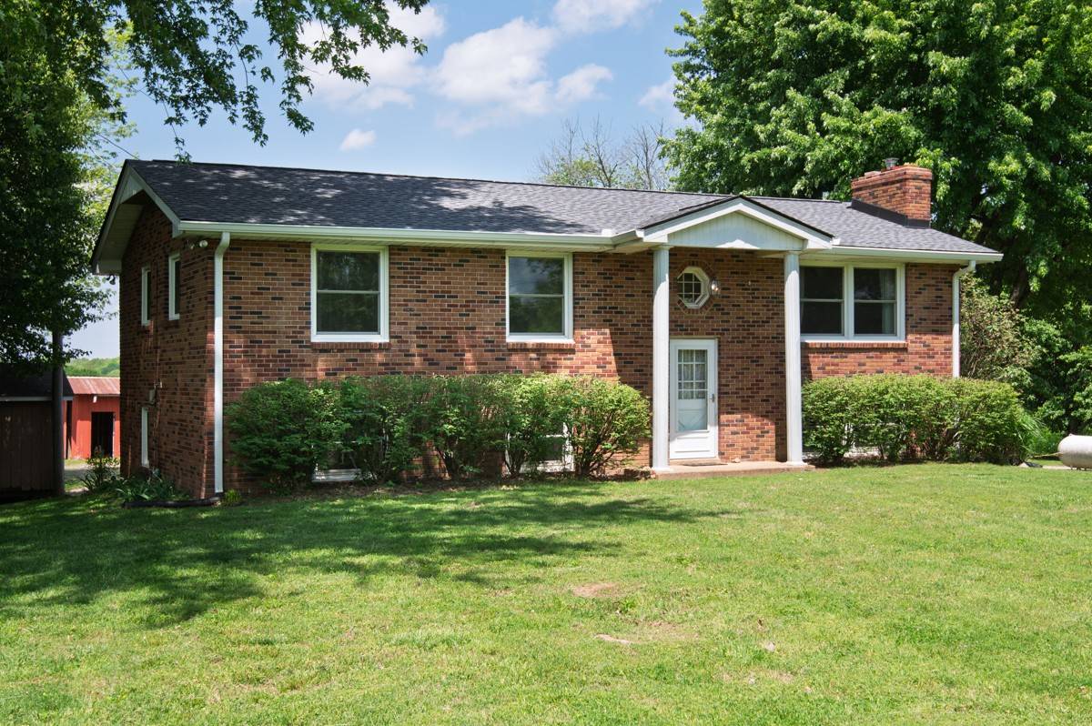 920 Shun Pike, Cottontown, TN 37048