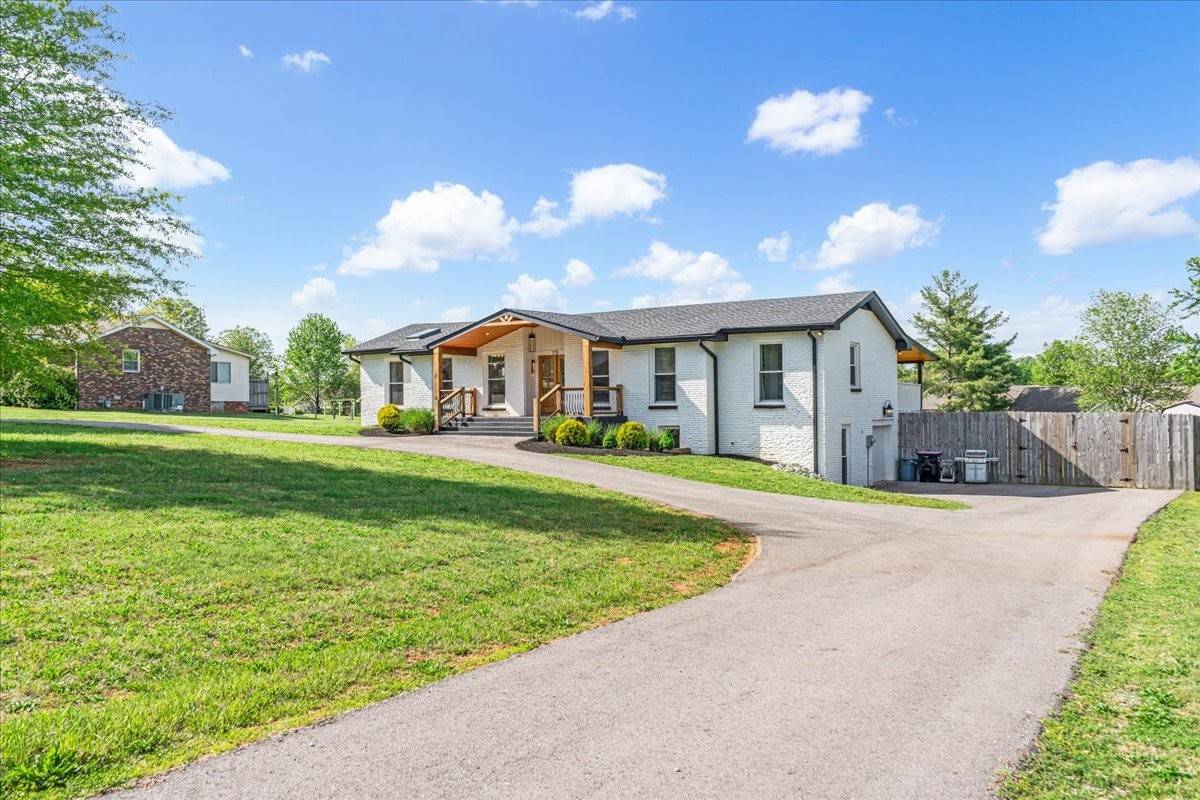 Greenbrier, TN 37073,119 Briarwood Dr