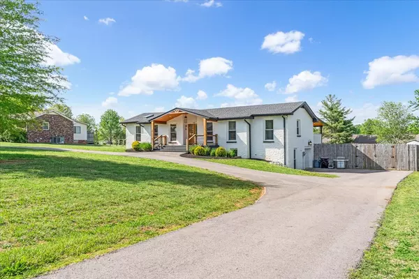 Greenbrier, TN 37073,119 Briarwood Dr