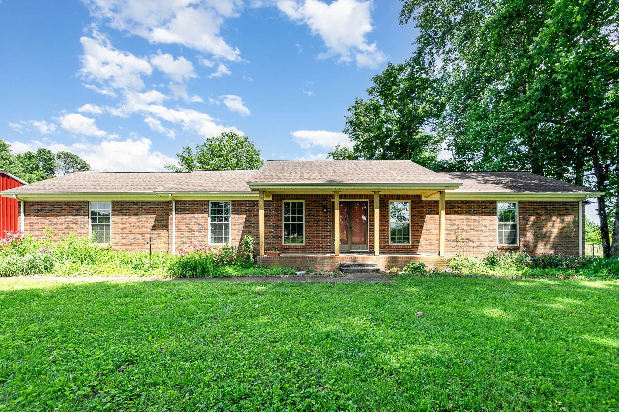 270 Greenfield Ln, Castalian Springs, TN 37031