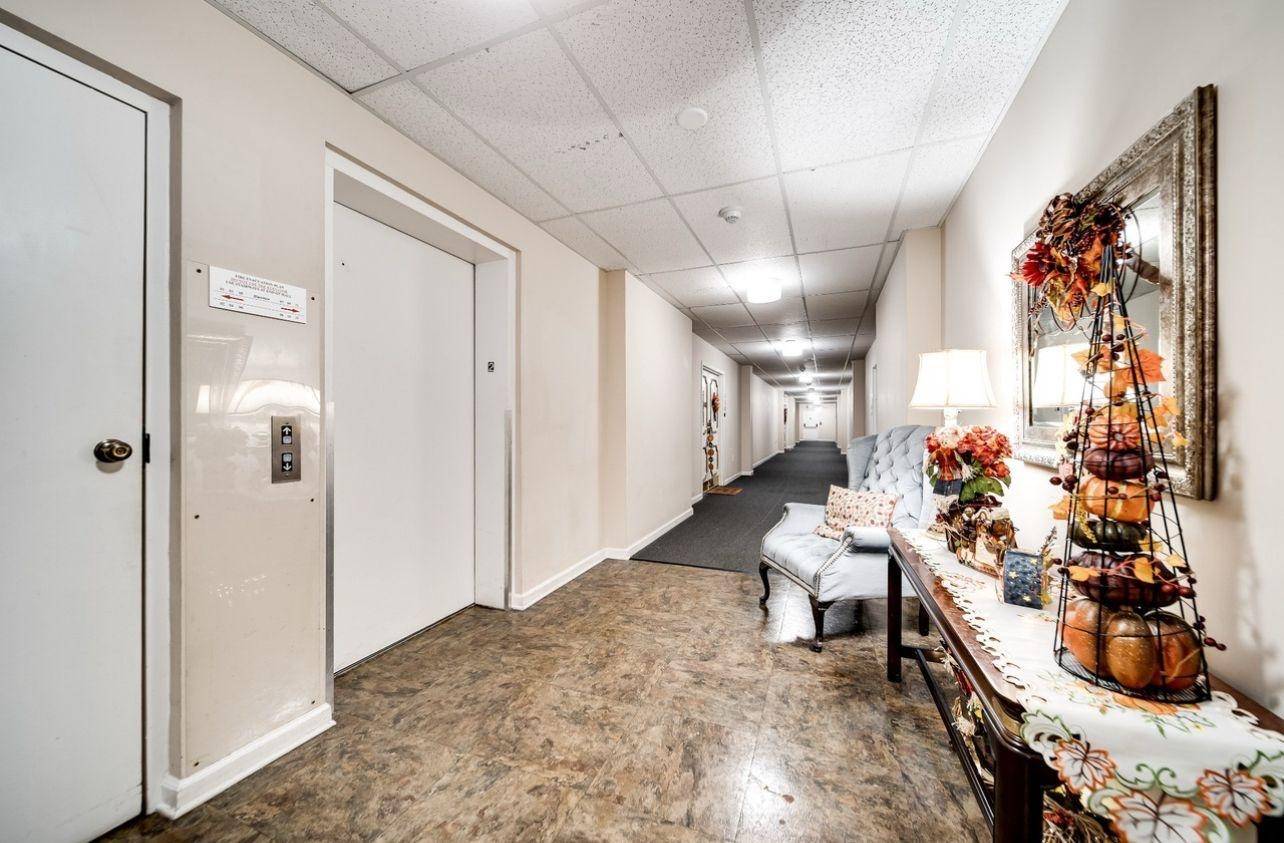Hendersonville, TN 37075,200 Sanders Ferry Rd #2202