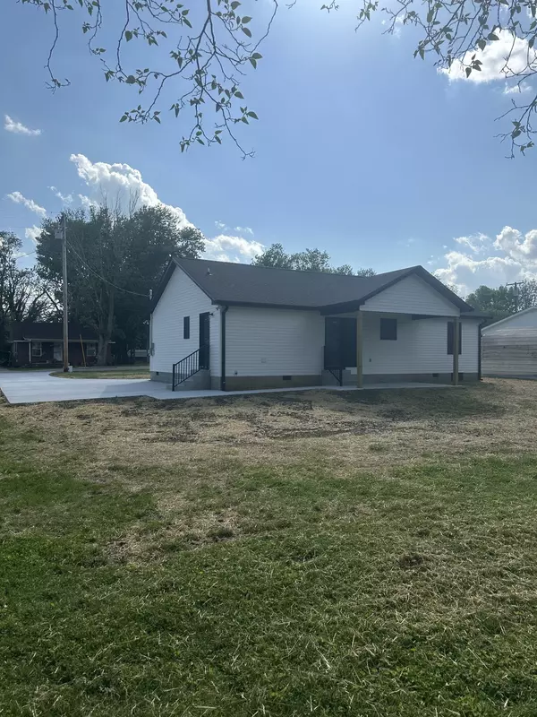 Cowan, TN 37318,104 Willow St #N