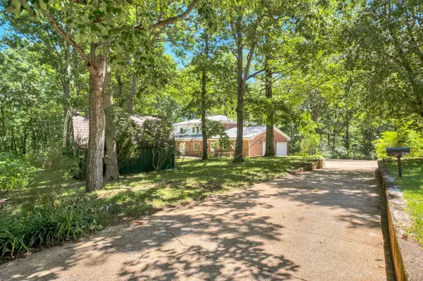 Hohenwald, TN 38462,107 Leslie Ln