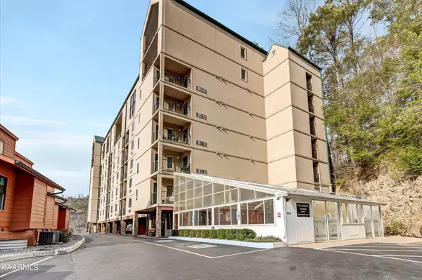 413 Baskins Creek Rd #205, Gatlinburg, TN 37738