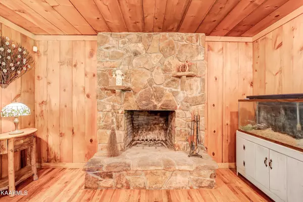 Clinton, TN 37716,145 Powder House Rd