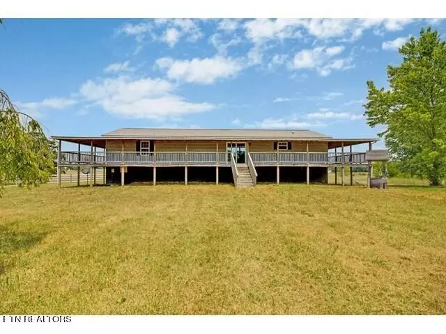 108 Standing Rock Rd, Deer Lodge, TN 37726