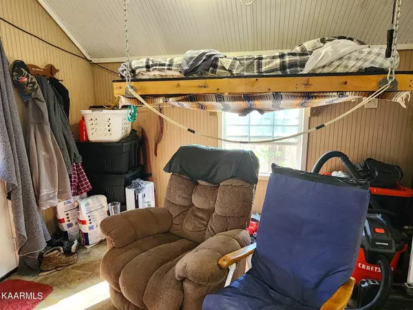 Crossville, TN 38572,106 N Cole St