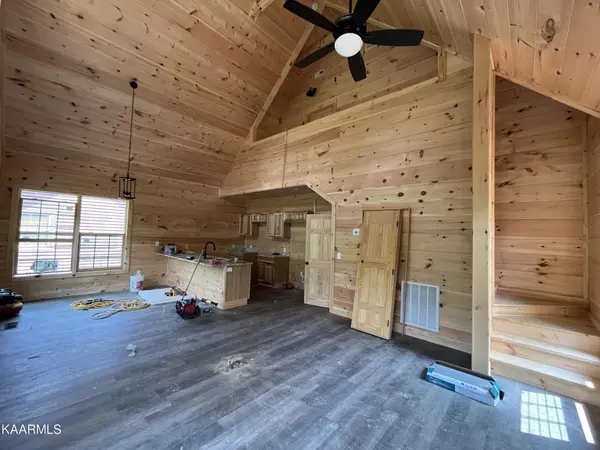Sevierville, TN 37876,208 S Smoky Mountain Way