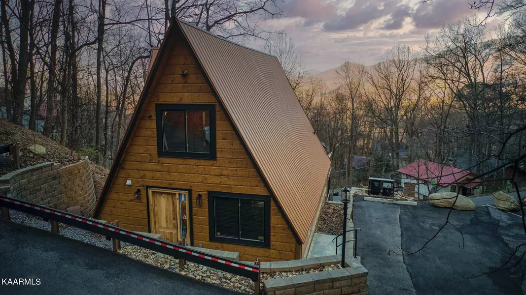 1508 Zurich Rd, Gatlinburg, TN 37738