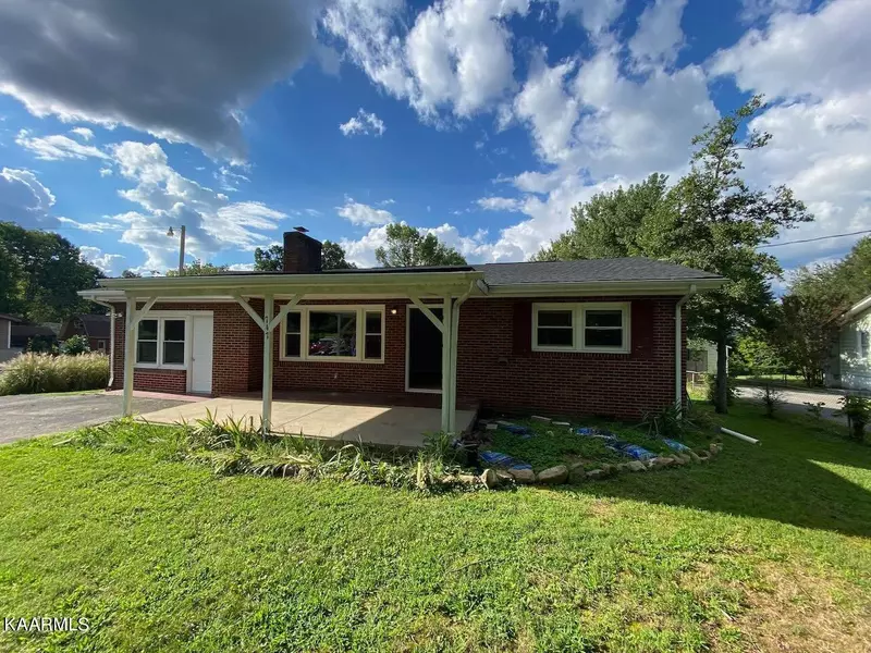 747 S Austin Springs Rd, Johnson City, TN 37601