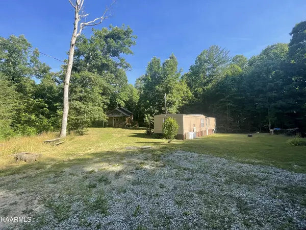 Lancing, TN 37770,131 Bart Wollum Rd