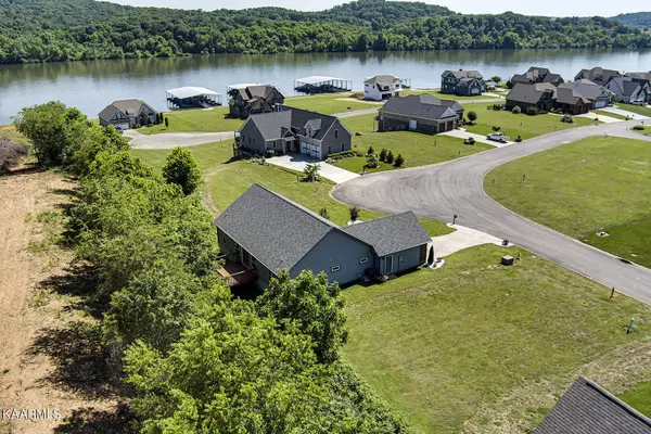 Loudon, TN 37774,408 Cape Lookout Lgt