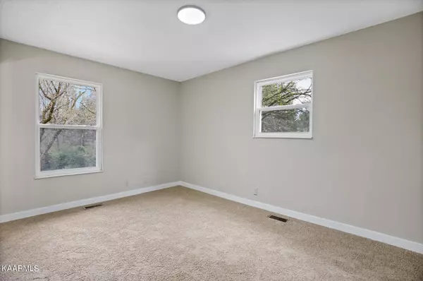 Knoxville, TN 37909,1708 Pinetree Lane