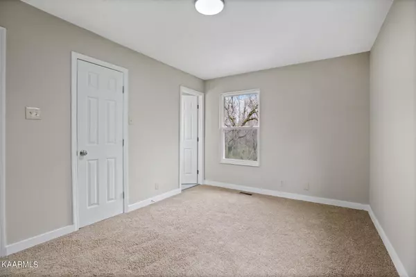 Knoxville, TN 37909,1708 Pinetree Lane