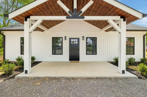 Smithville, TN 37166,828 S Mountain St