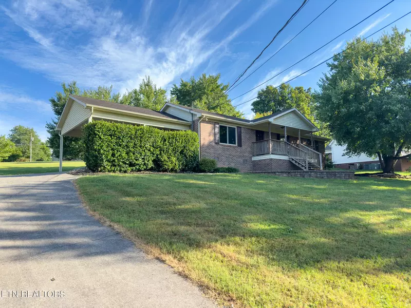 8644 Old Midway Rd, Lenoir City, TN 37772