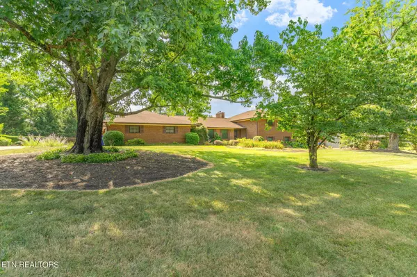 Knoxville, TN 37923,8606 Wimbledon Drive