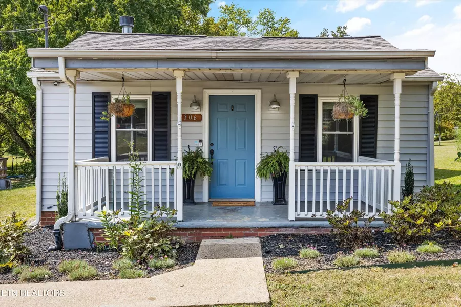 306 Unaka St, Clinton, TN 37716