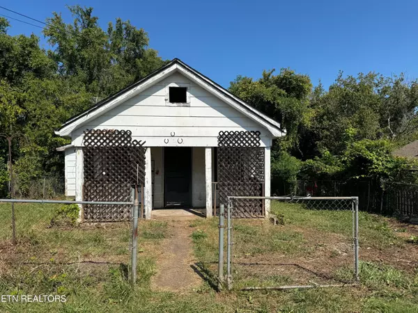 303 N Farnum St, Friendsville, TN 37737