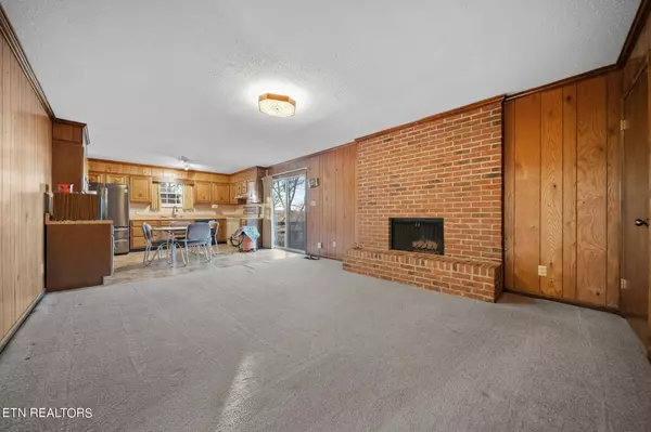 Knoxville, TN 37920,2233 Hillsboro Heights